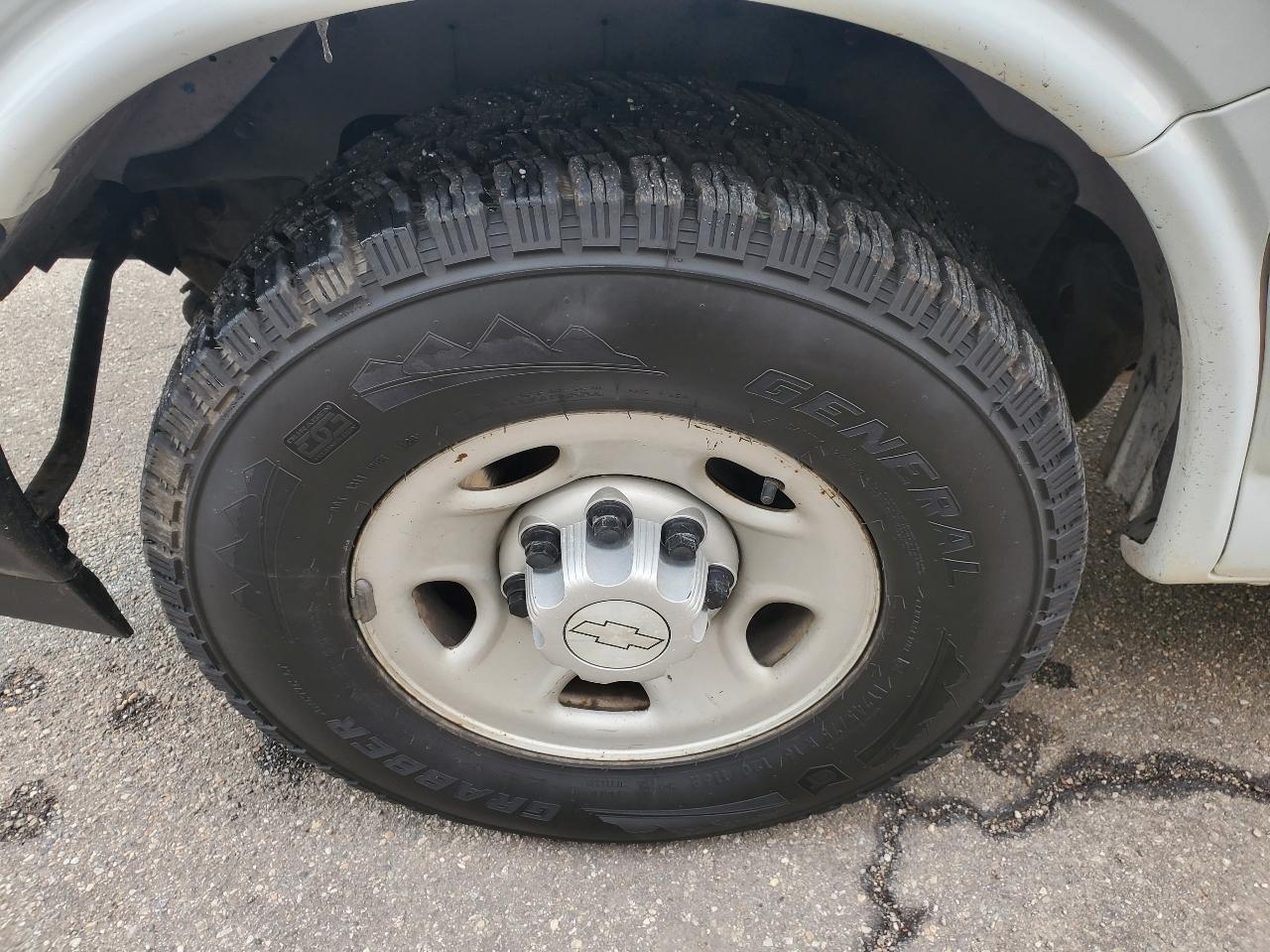 Chevrolet Express Cargo Van RWD 2500 135" 2017