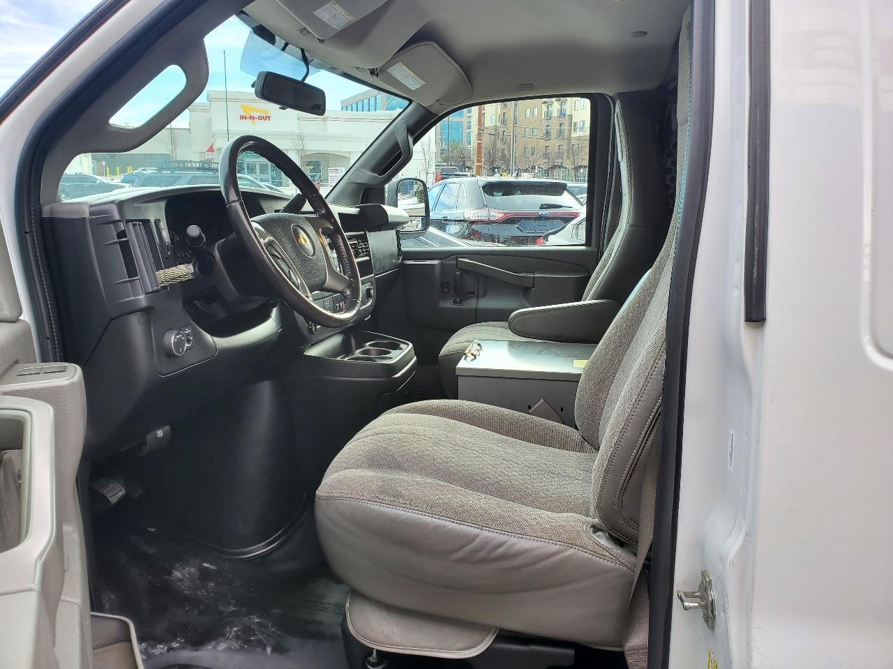 Chevrolet Express Cargo Van RWD 2500 135" 2017