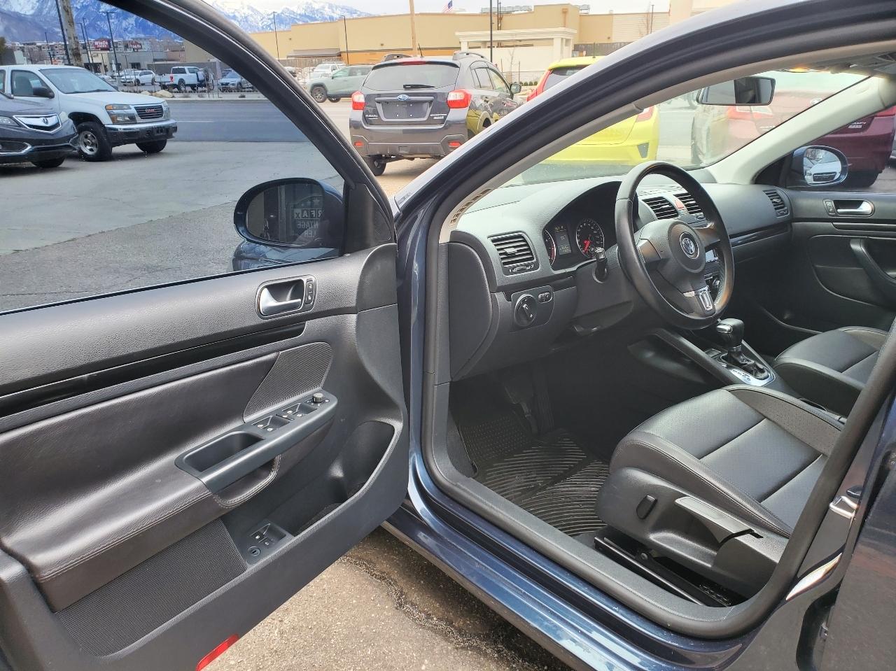 Volkswagen Jetta Sedan 4dr Auto Limited 2010