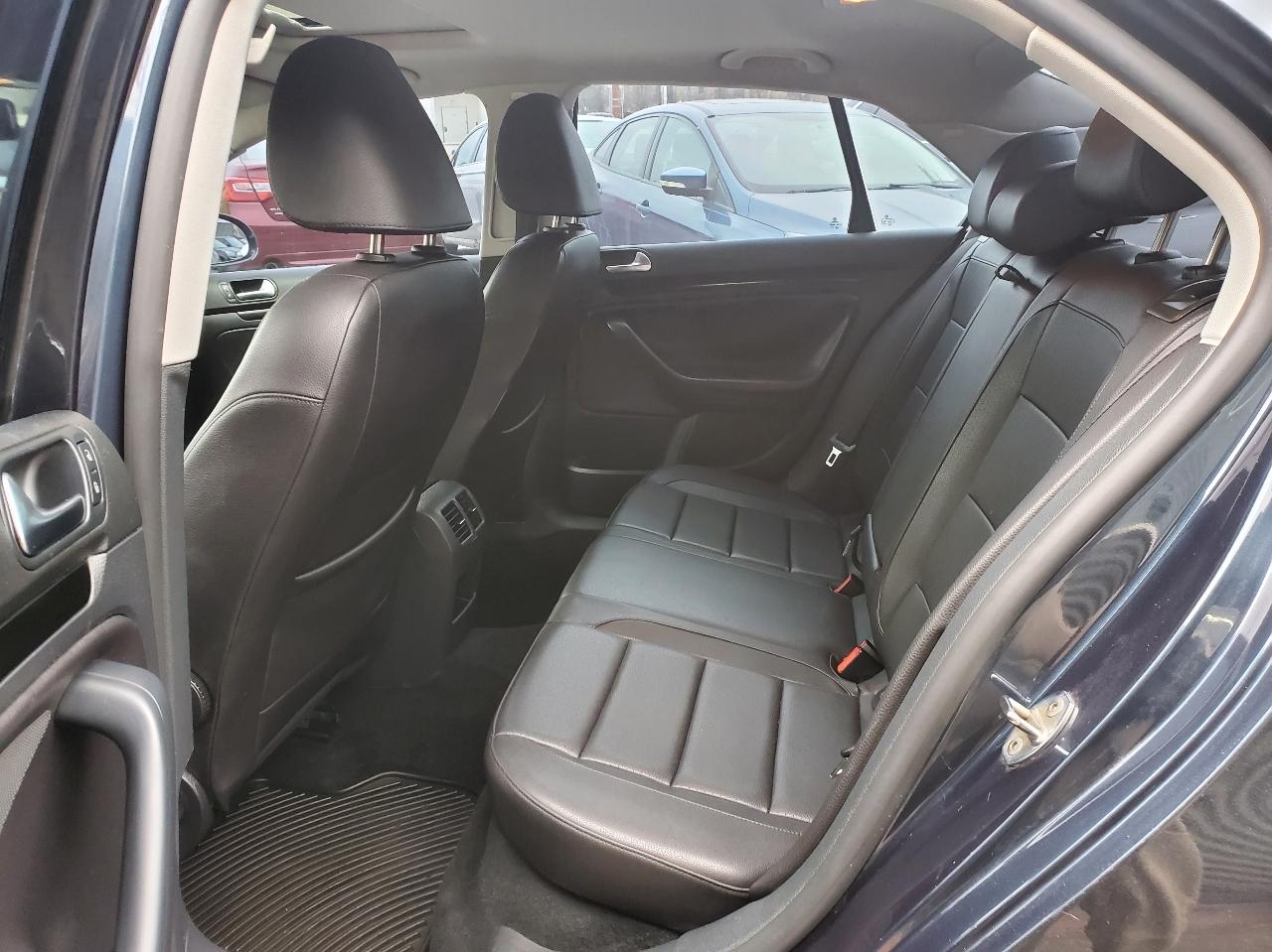 Volkswagen Jetta Sedan 4dr Auto Limited 2010