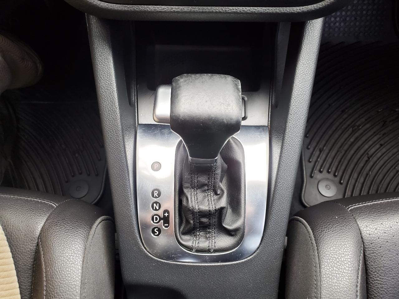 Volkswagen Jetta Sedan 4dr Auto Limited 2010