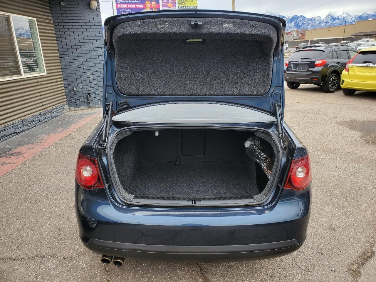 Volkswagen Jetta Sedan 4dr Auto Limited 2010