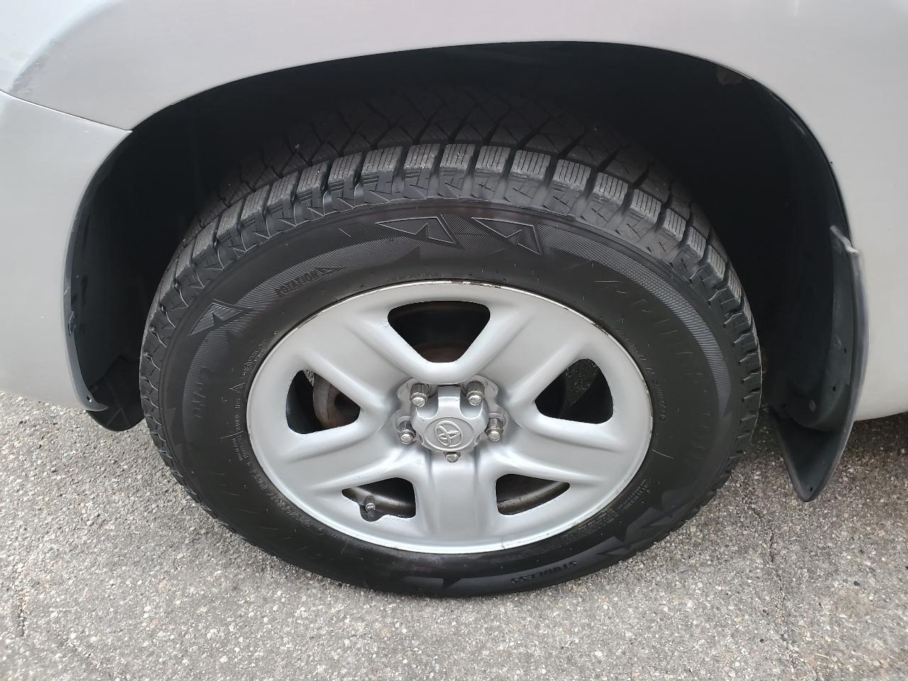 Toyota RAV4 4WD 4dr 4-cyl 4-Spd AT (Natl) 2009