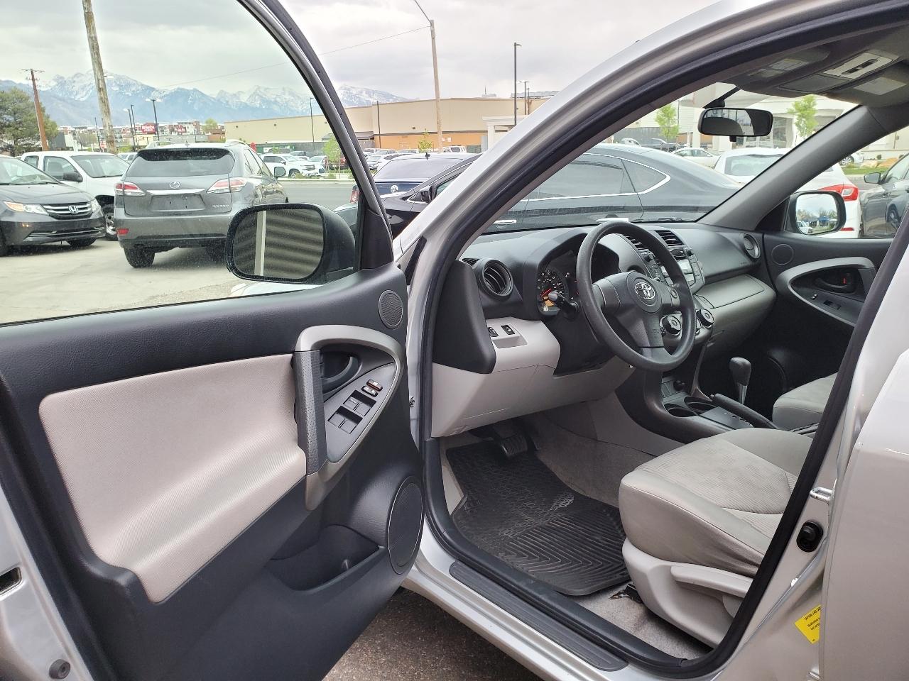 Toyota RAV4 4WD 4dr 4-cyl 4-Spd AT (Natl) 2009