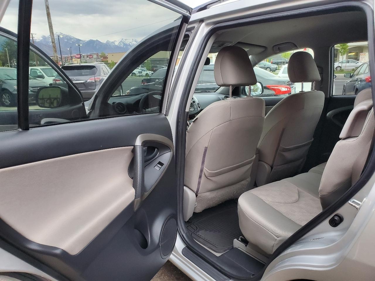 Toyota RAV4 4WD 4dr 4-cyl 4-Spd AT (Natl) 2009