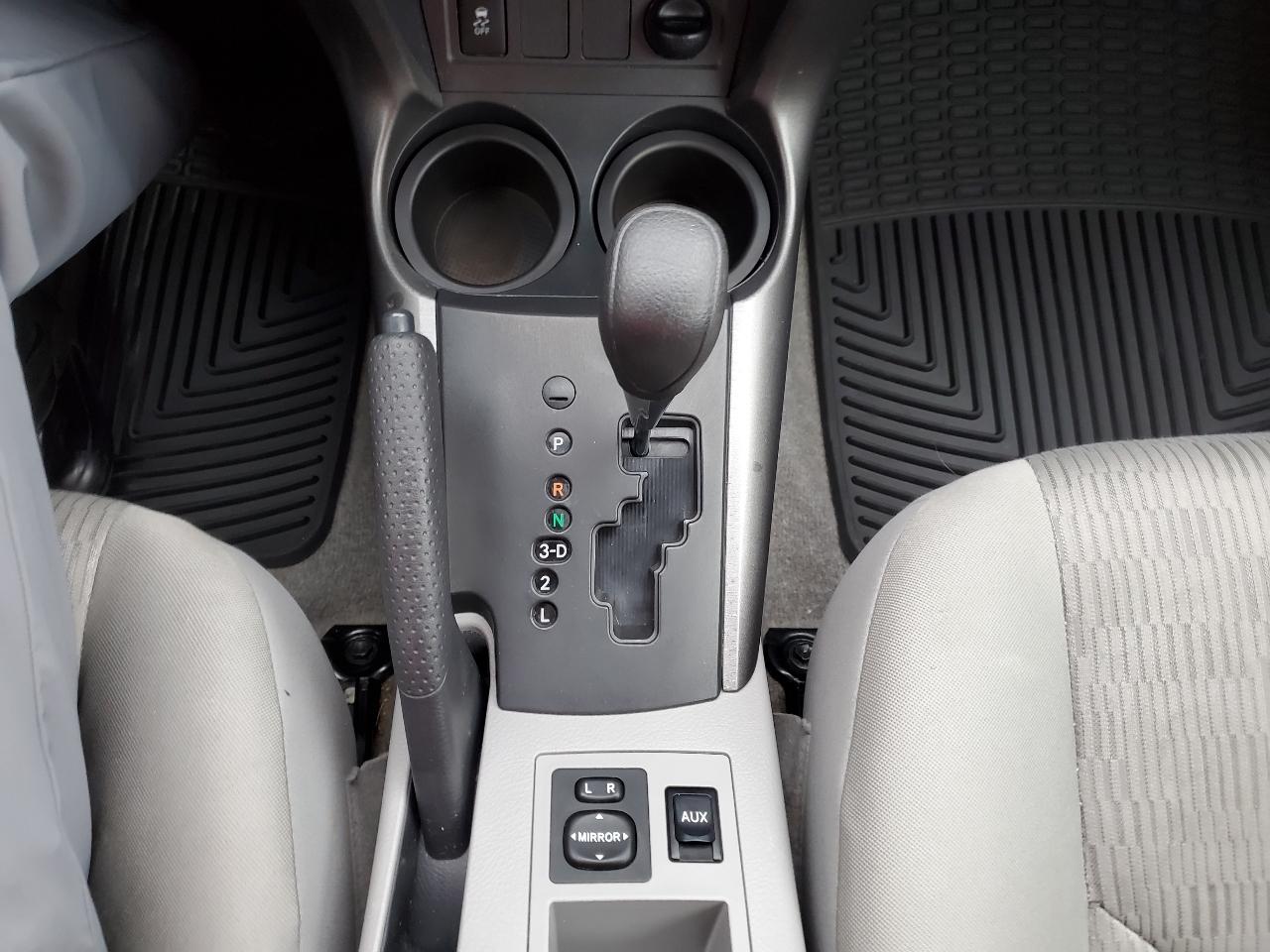 Toyota RAV4 4WD 4dr 4-cyl 4-Spd AT (Natl) 2009