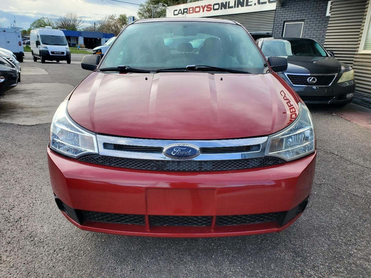 Ford Focus 4dr Sdn SE 2010