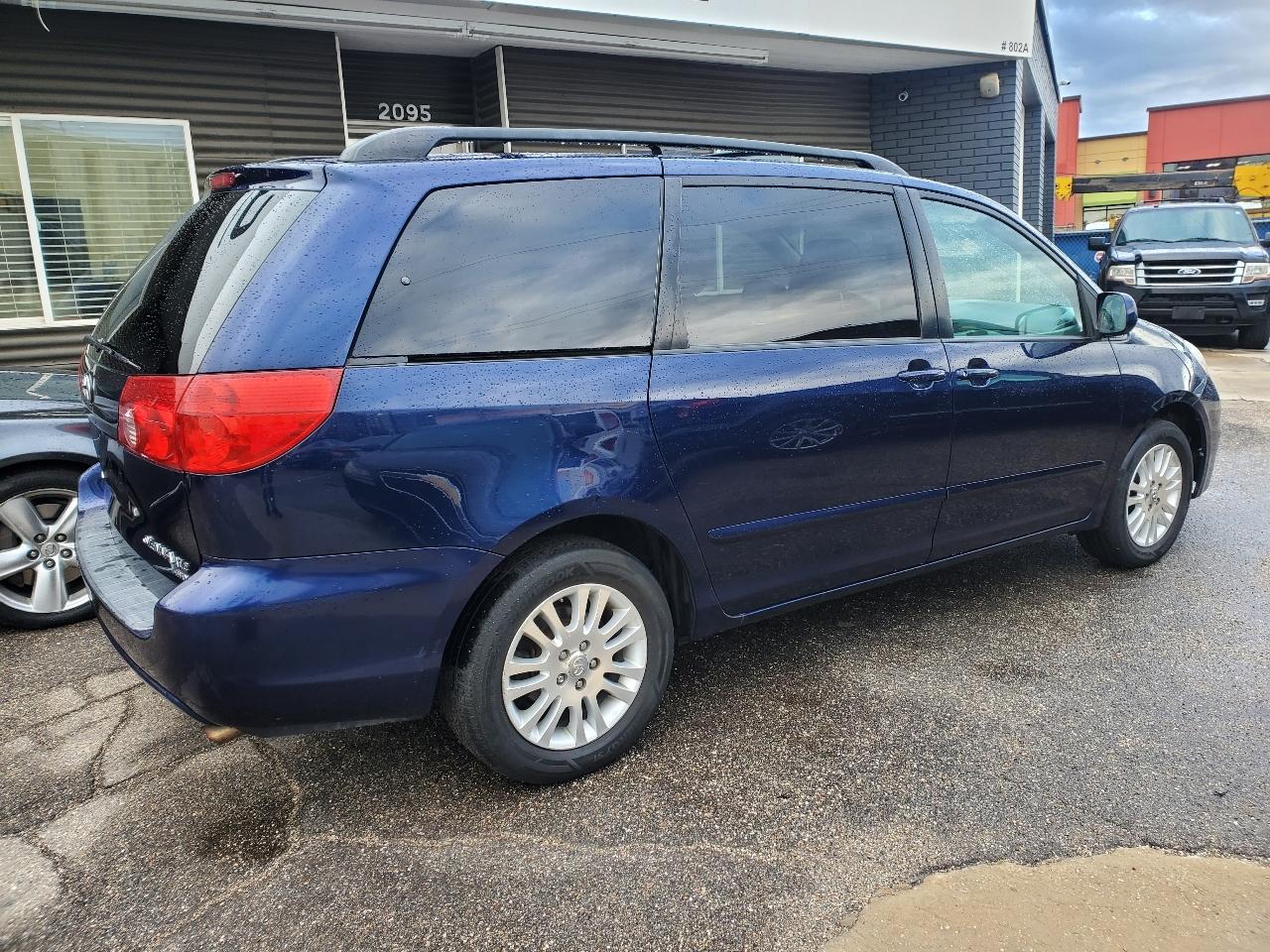 Toyota Sienna 5dr 7-Pass Van XLE Ltd AWD (Natl) 2007