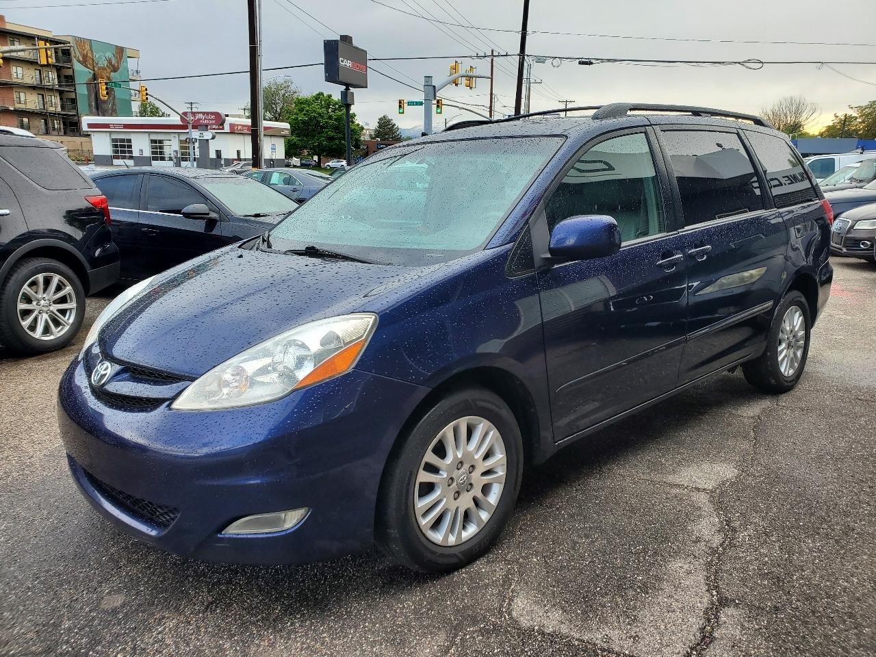 Toyota Sienna 5dr 7-Pass Van XLE Ltd AWD (Natl) 2007