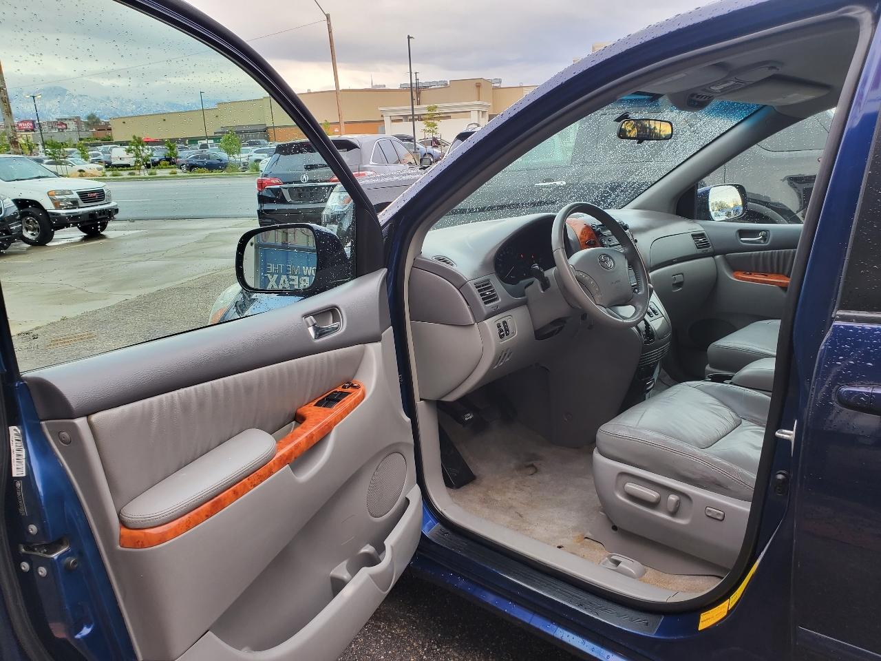 Toyota Sienna 5dr 7-Pass Van XLE Ltd AWD (Natl) 2007