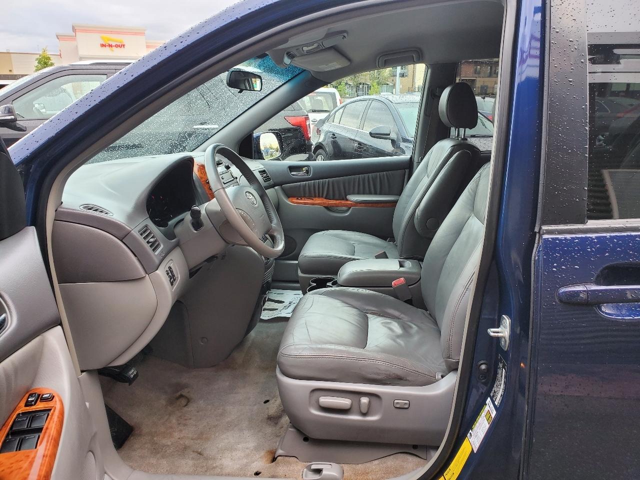 Toyota Sienna 5dr 7-Pass Van XLE Ltd AWD (Natl) 2007