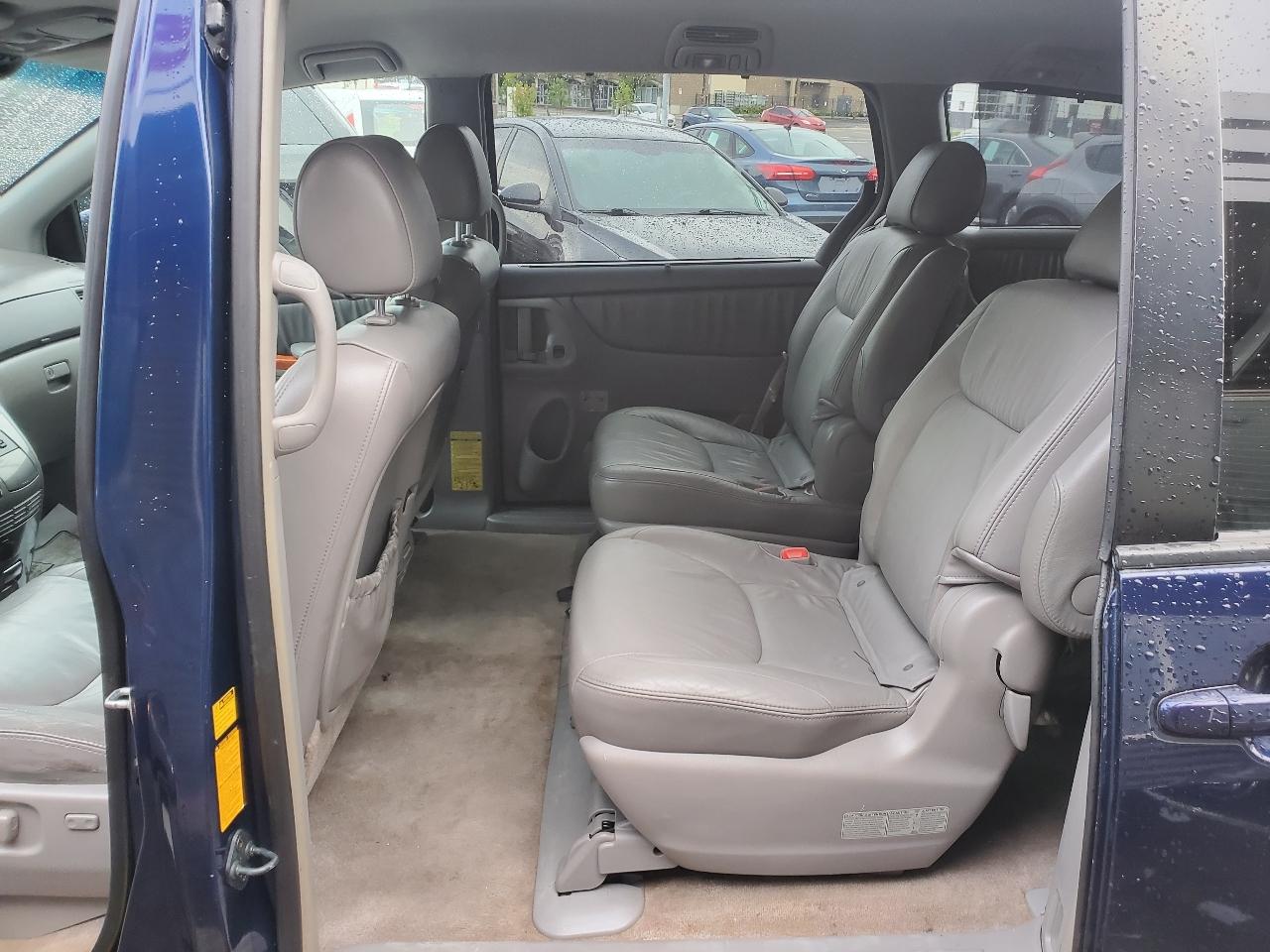 Toyota Sienna 5dr 7-Pass Van XLE Ltd AWD (Natl) 2007