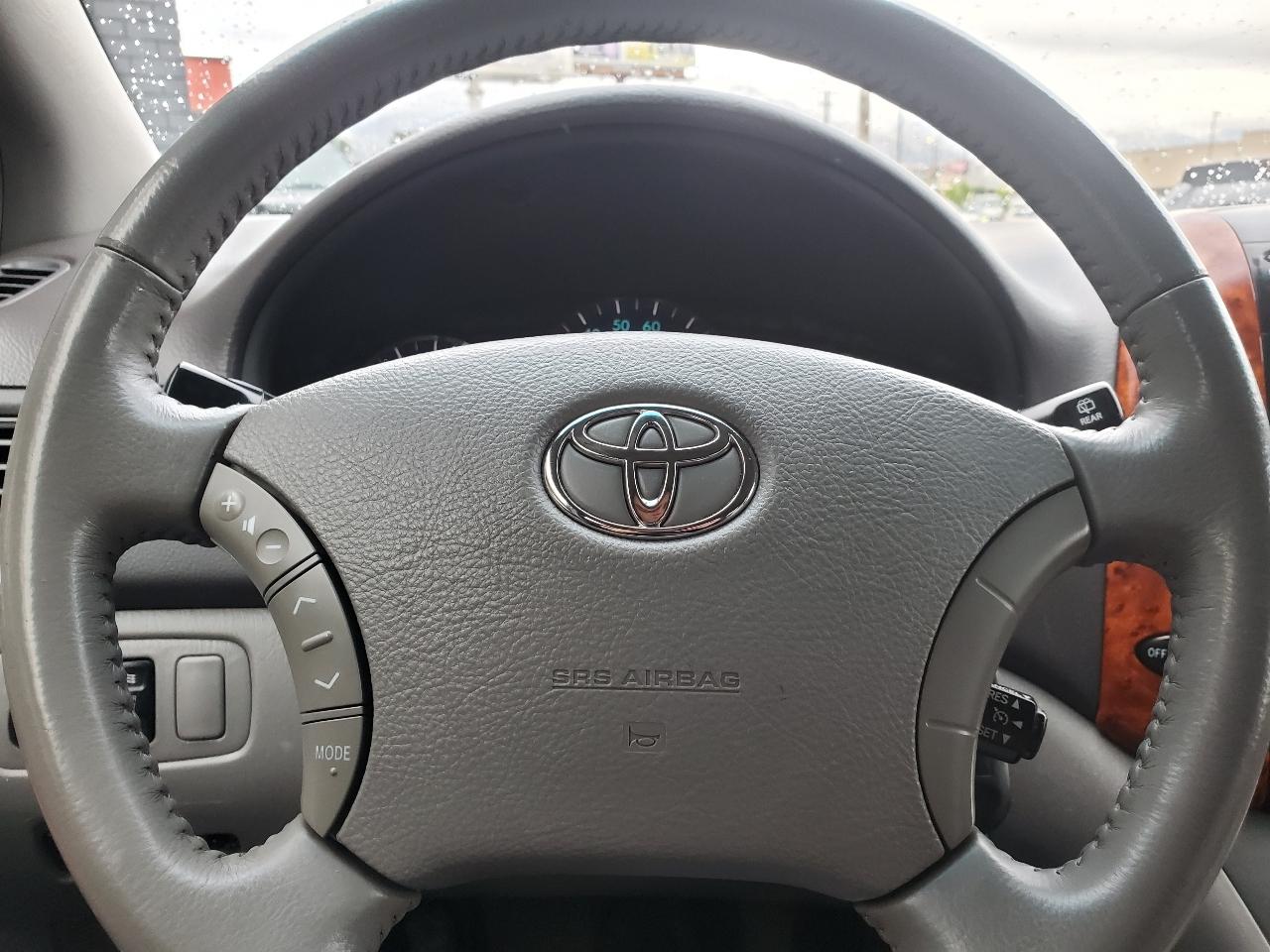 Toyota Sienna 5dr 7-Pass Van XLE Ltd AWD (Natl) 2007