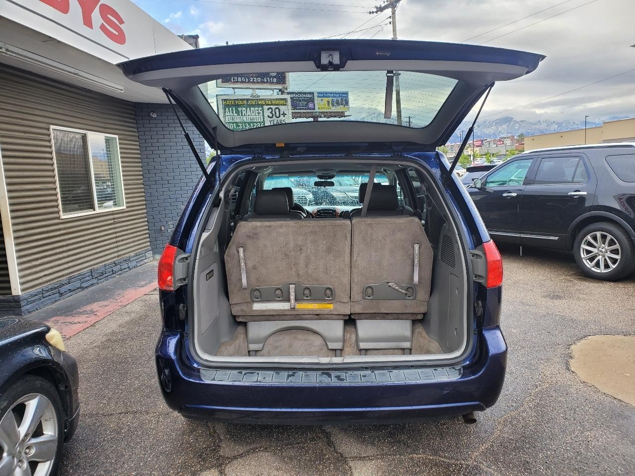 Toyota Sienna 5dr 7-Pass Van XLE Ltd AWD (Natl) 2007