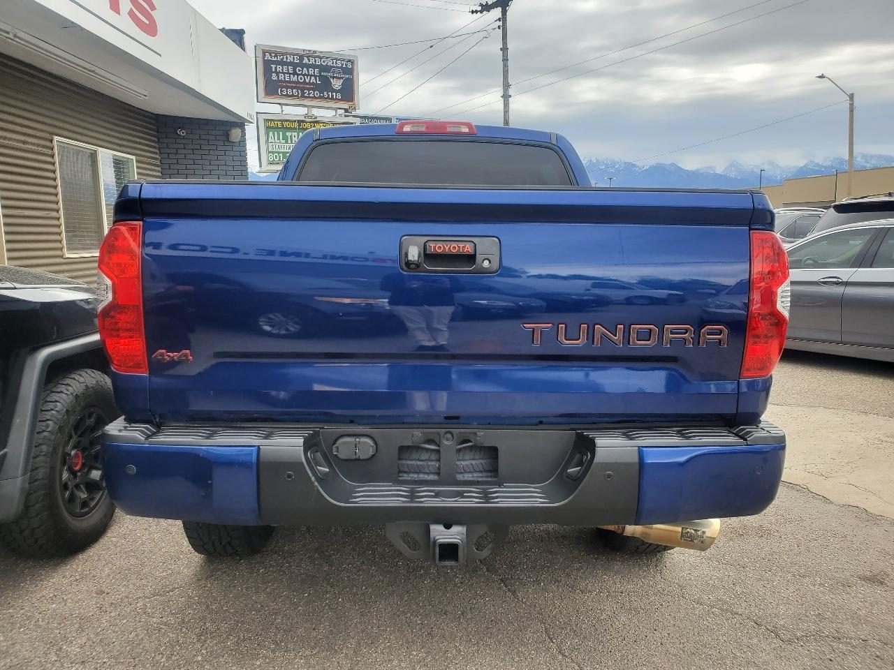 Toyota Tundra 4WD Truck CrewMax 5.7L FFV V8 6-Spd AT Platinum (Natl) 2014