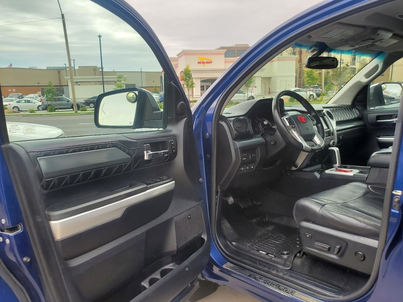 Toyota Tundra 4WD Truck CrewMax 5.7L FFV V8 6-Spd AT Platinum (Natl) 2014