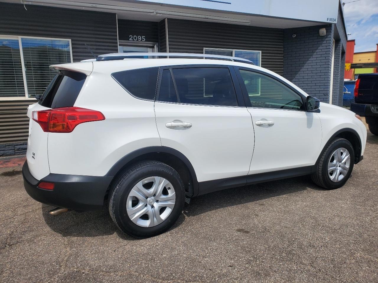 Toyota RAV4 AWD 4dr LE (Natl) 2015