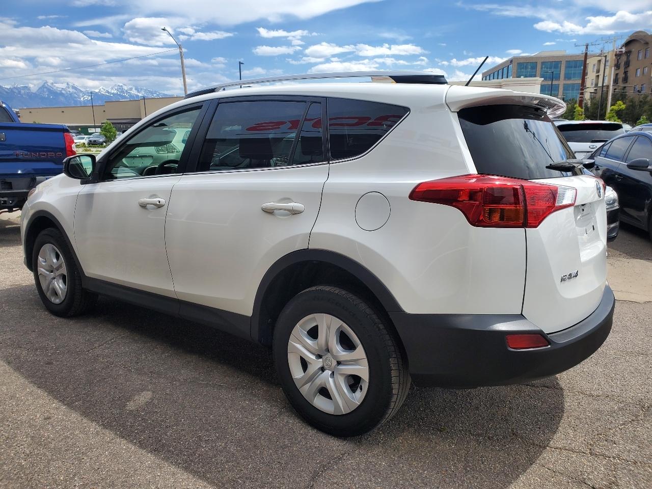 Toyota RAV4 AWD 4dr LE (Natl) 2015