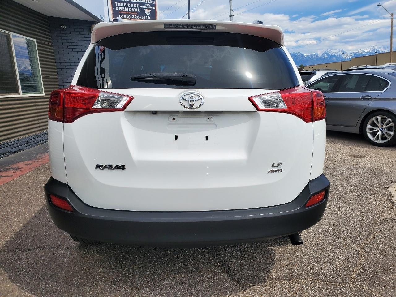 Toyota RAV4 AWD 4dr LE (Natl) 2015
