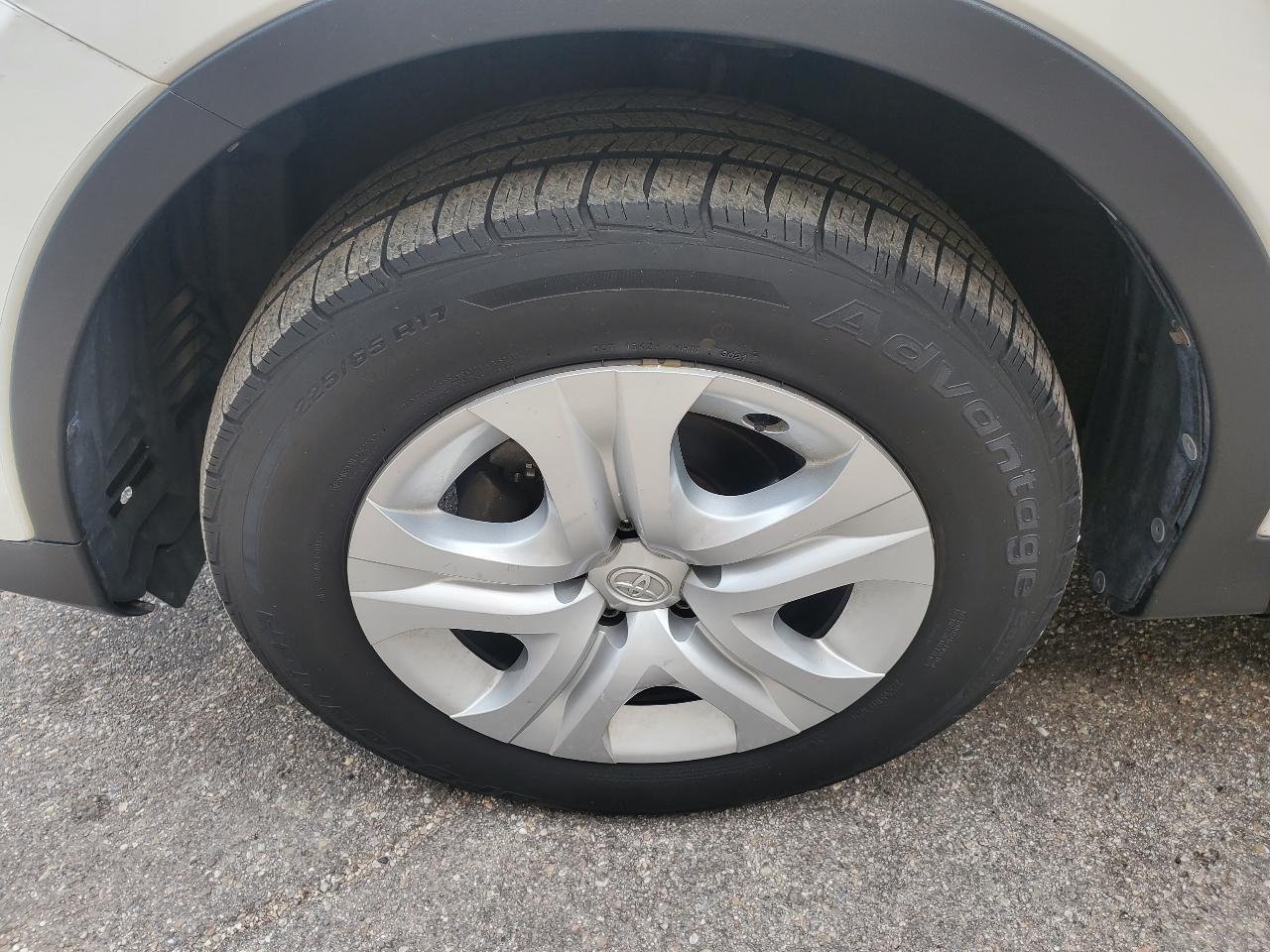 Toyota RAV4 AWD 4dr LE (Natl) 2015