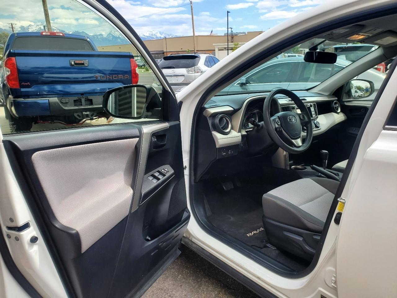 Toyota RAV4 AWD 4dr LE (Natl) 2015