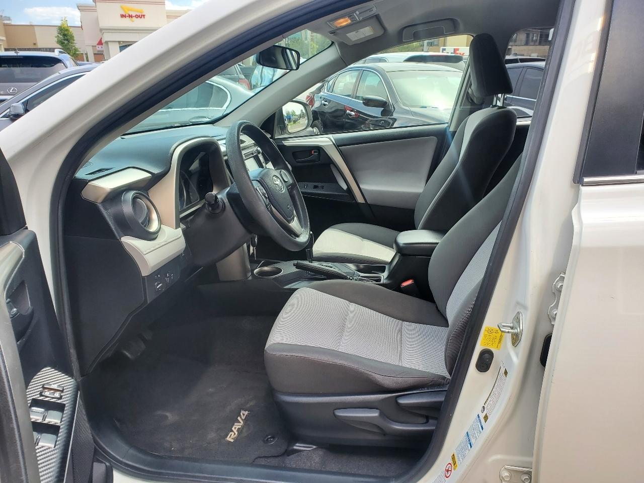 Toyota RAV4 AWD 4dr LE (Natl) 2015