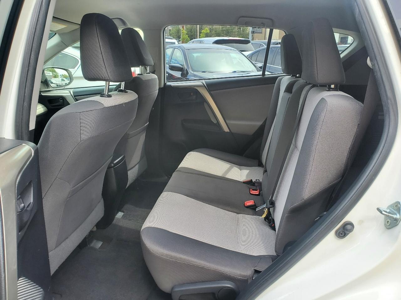 Toyota RAV4 AWD 4dr LE (Natl) 2015