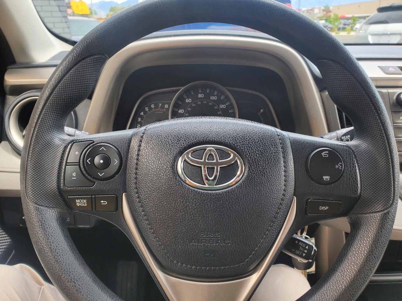 Toyota RAV4 AWD 4dr LE (Natl) 2015