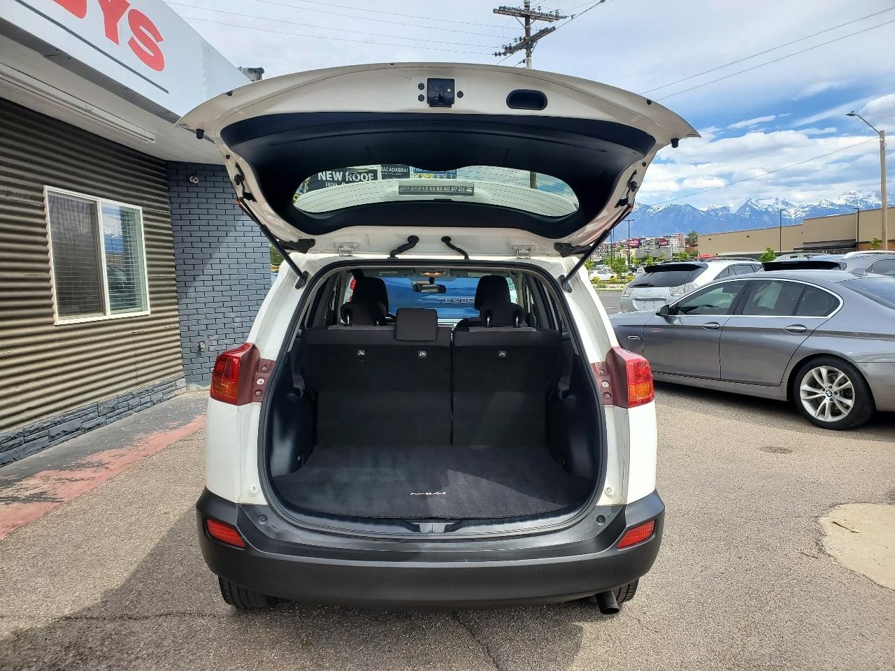 Toyota RAV4 AWD 4dr LE (Natl) 2015