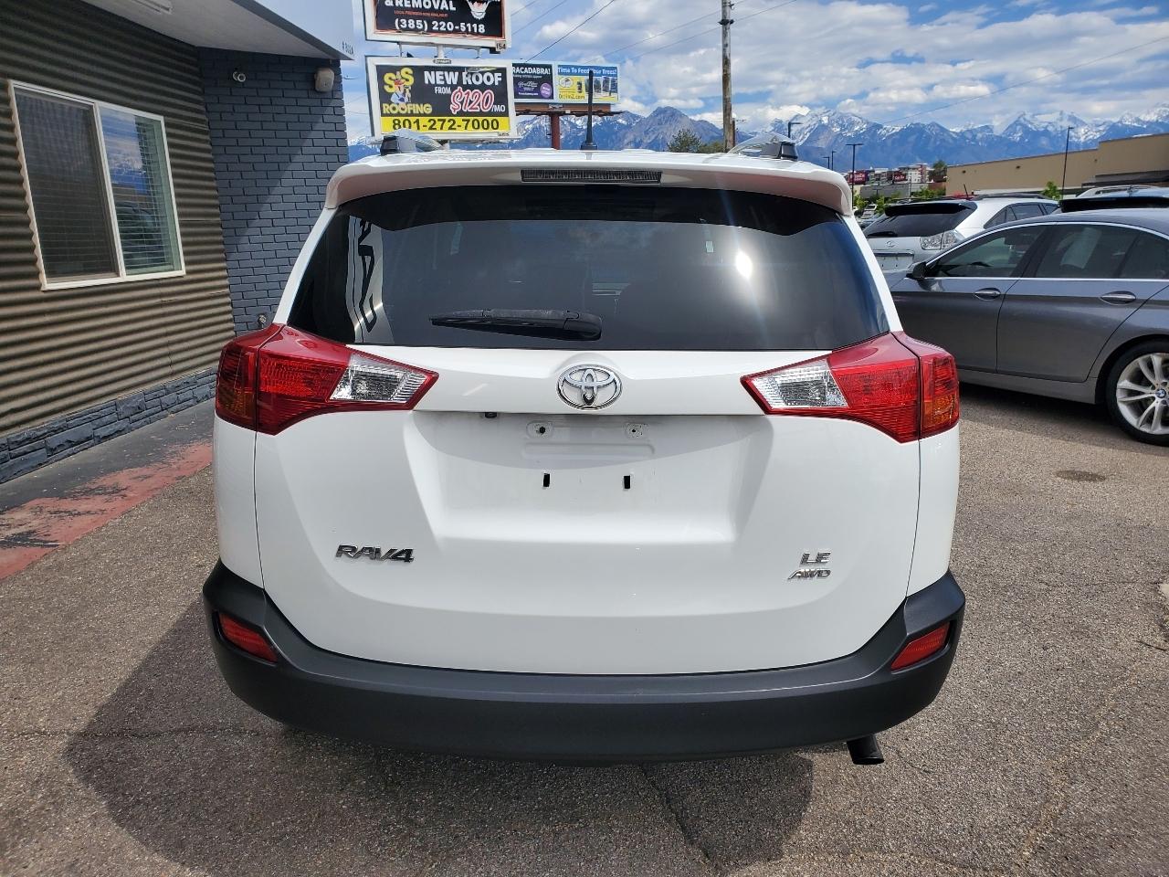Toyota RAV4 AWD 4dr LE (Natl) 2015