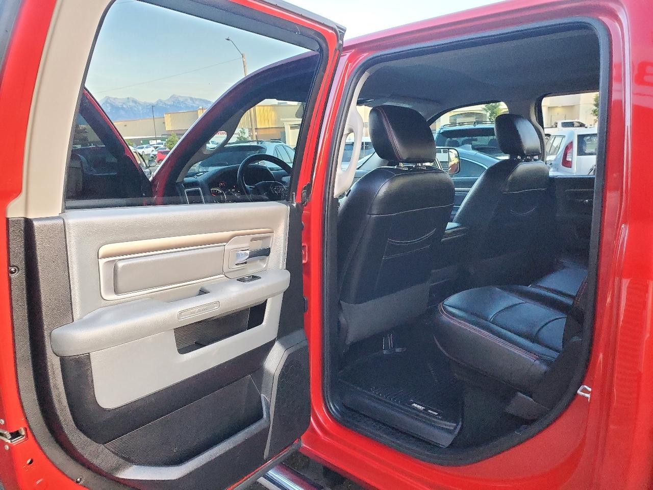 RAM 1500 4WD Crew Cab 140.5" Big Horn 2016