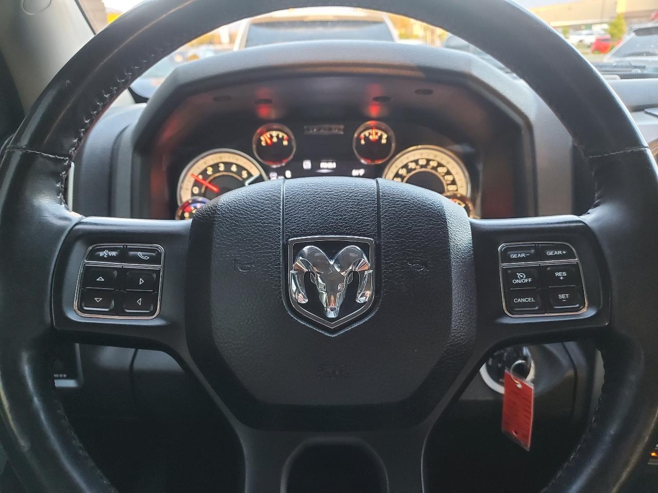 RAM 1500 4WD Crew Cab 140.5" Big Horn 2016