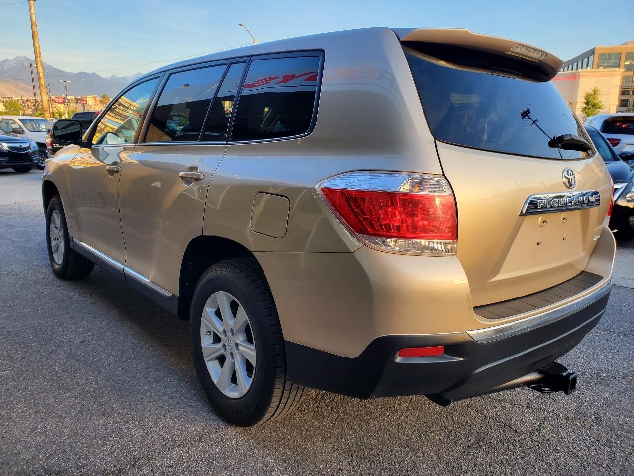 Toyota Highlander 4WD 4dr V6 (Natl) 2013