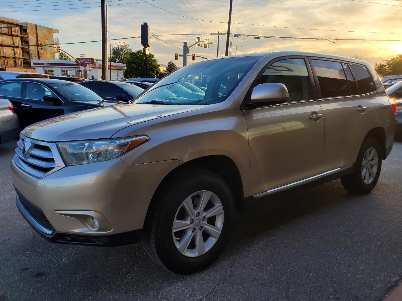 Toyota Highlander 4WD 4dr V6 (Natl) 2013