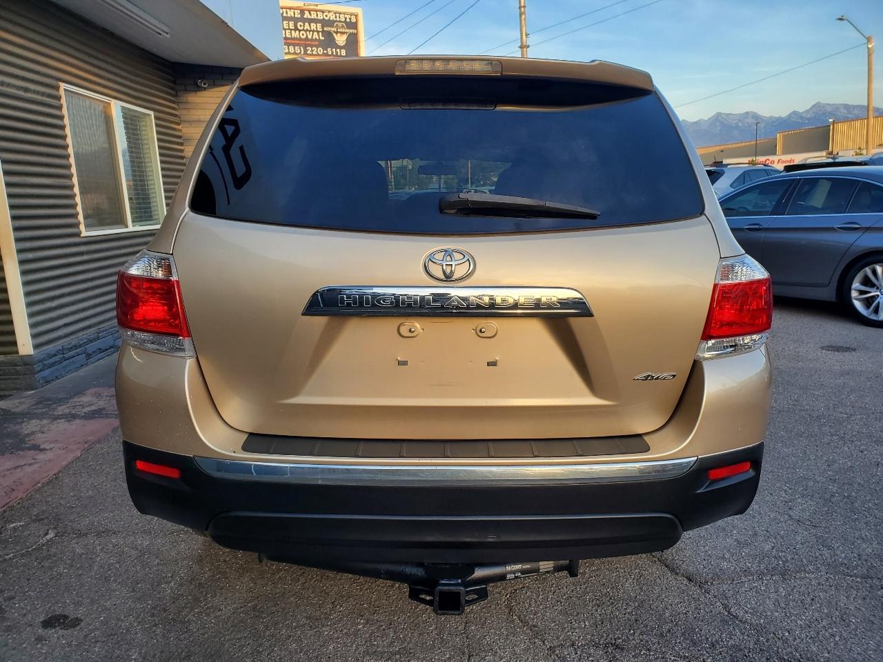 Toyota Highlander 4WD 4dr V6 (Natl) 2013