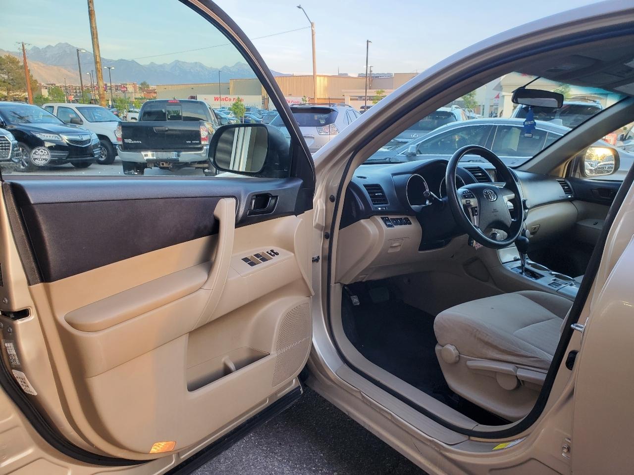 Toyota Highlander 4WD 4dr V6 (Natl) 2013