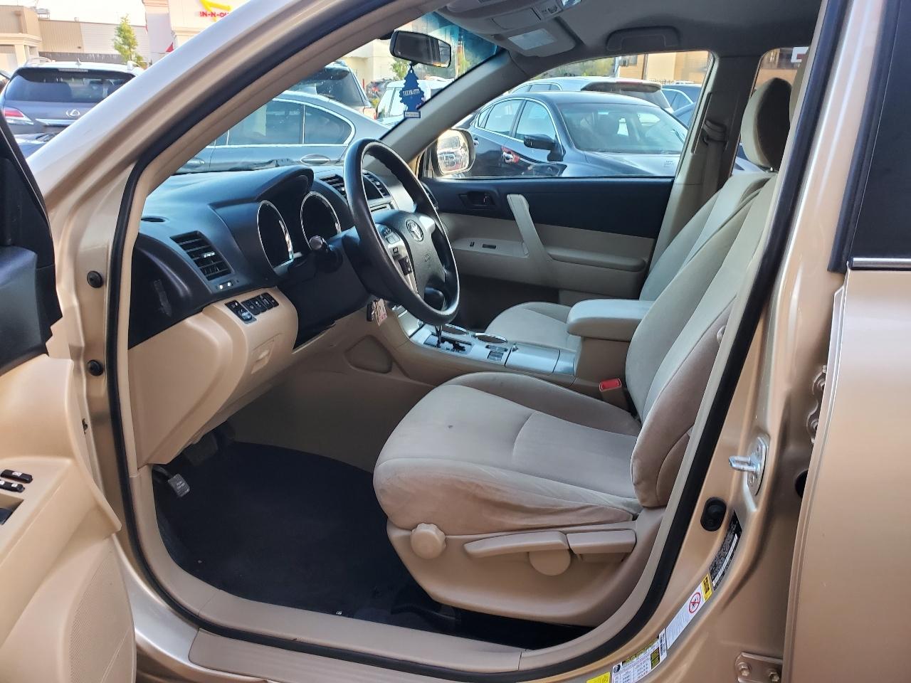 Toyota Highlander 4WD 4dr V6 (Natl) 2013