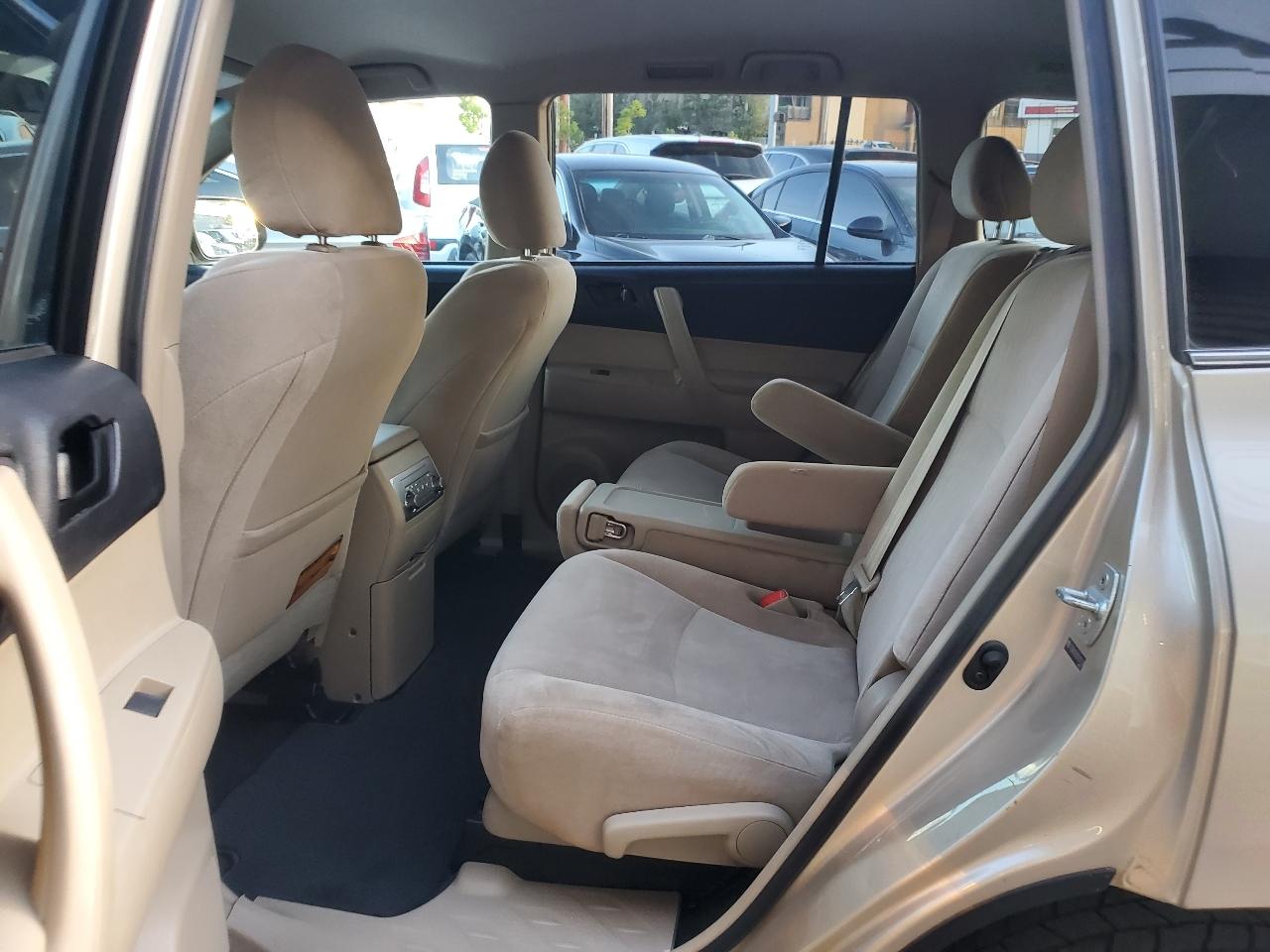 Toyota Highlander 4WD 4dr V6 (Natl) 2013