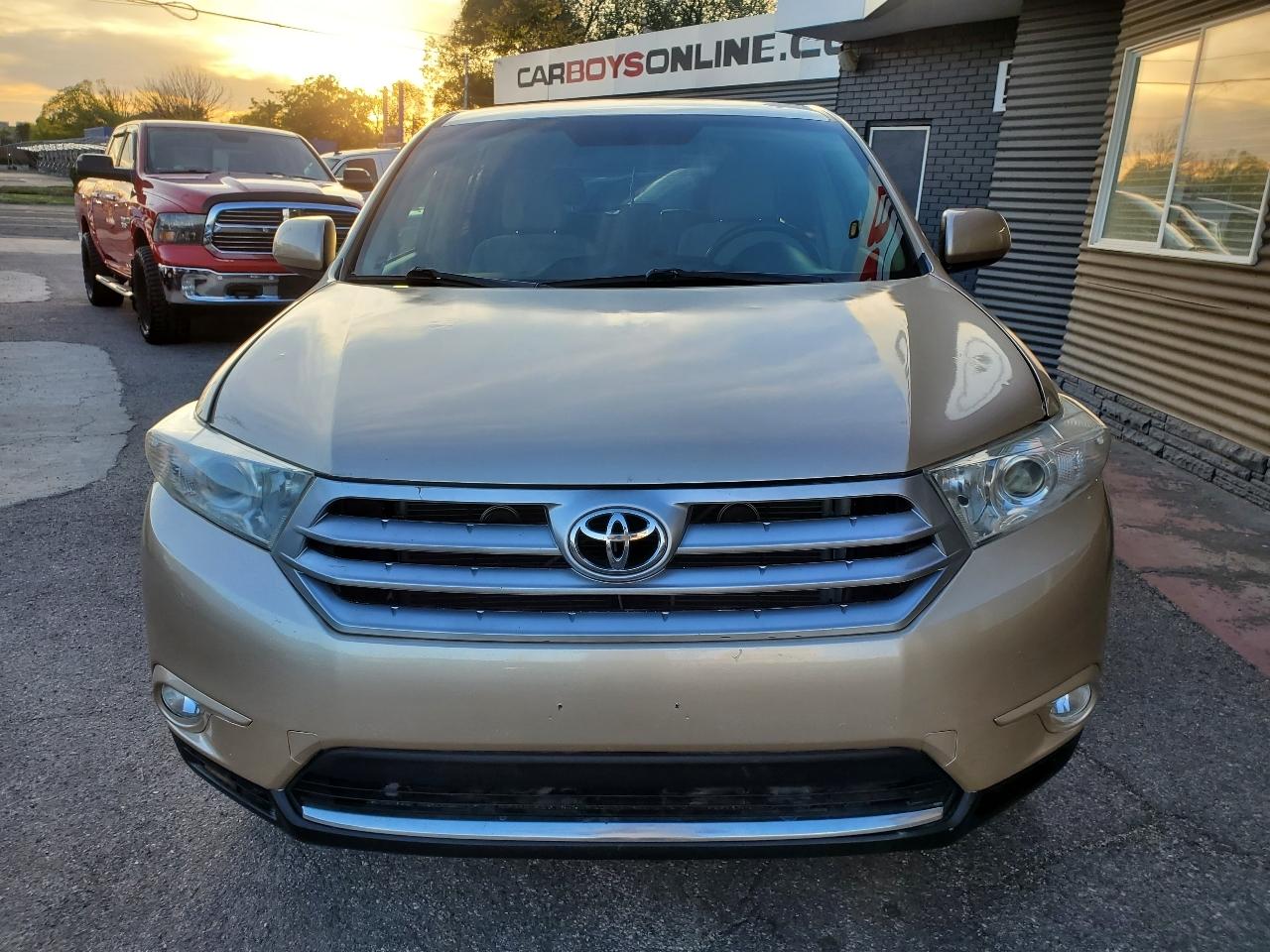 Toyota Highlander 4WD 4dr V6 (Natl) 2013