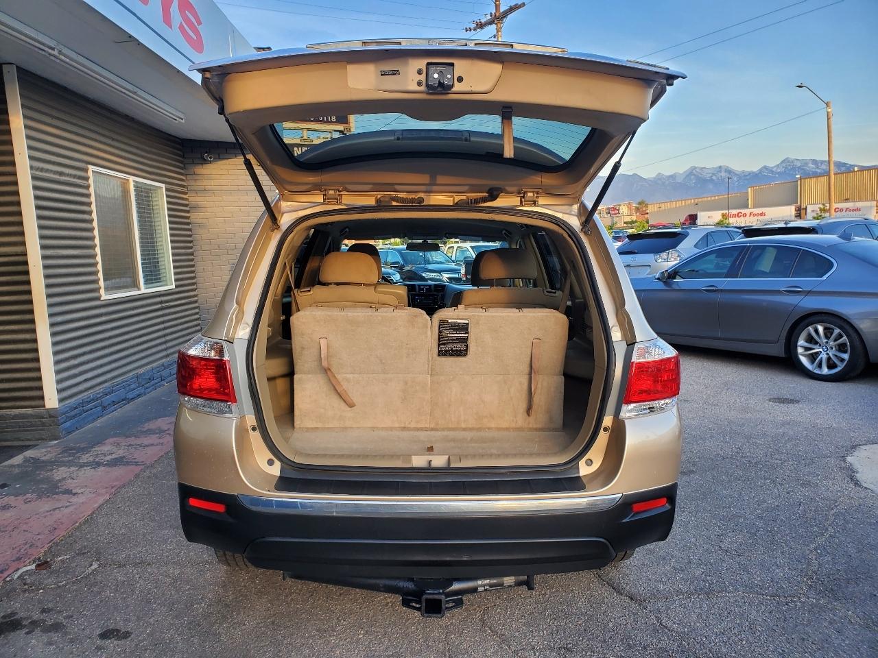 Toyota Highlander 4WD 4dr V6 (Natl) 2013