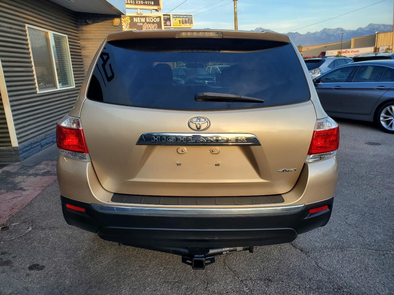 Toyota Highlander 4WD 4dr V6 (Natl) 2013