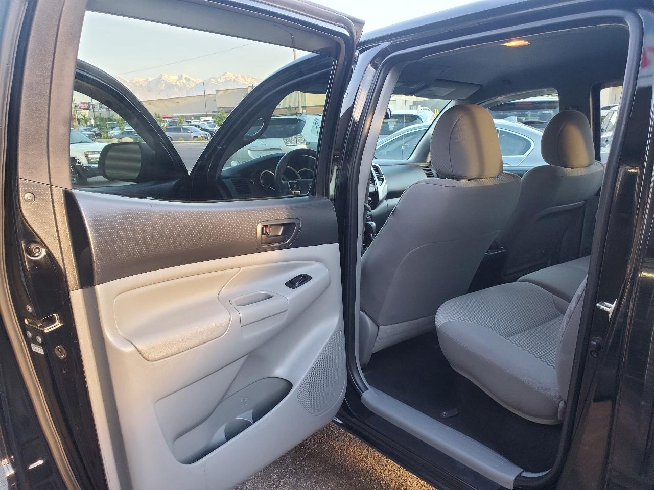 Toyota Tacoma 4WD Double Cab V6 MT (Natl) 2014