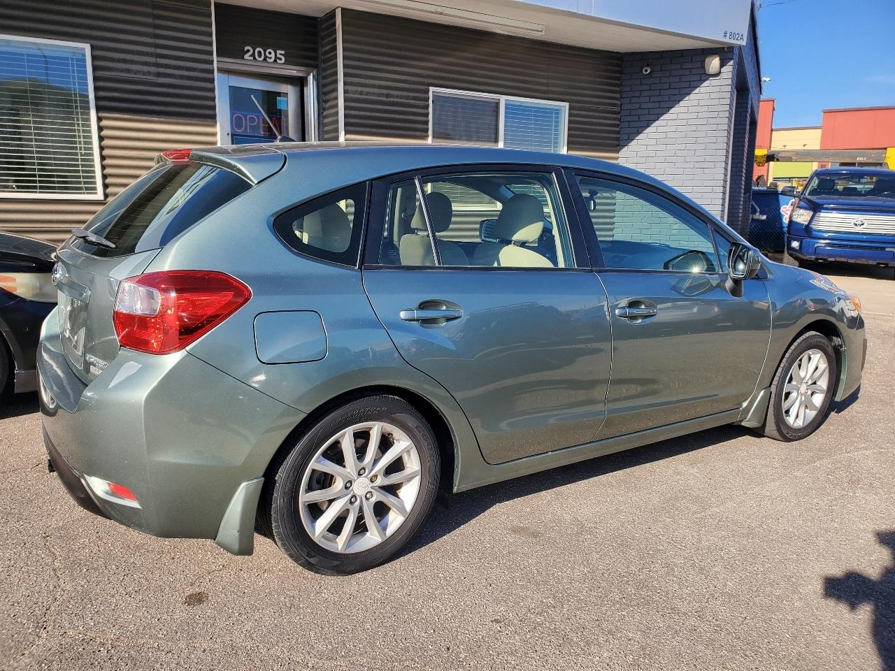 Subaru Impreza Wagon 5dr Auto 2.0i Premium 2014