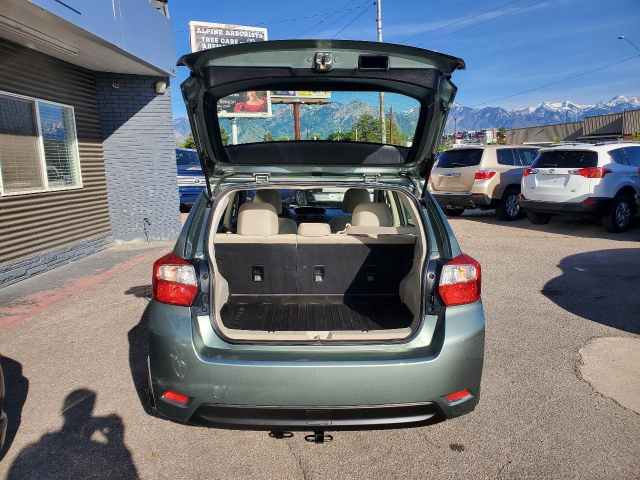 Subaru Impreza Wagon 5dr Auto 2.0i Premium 2014