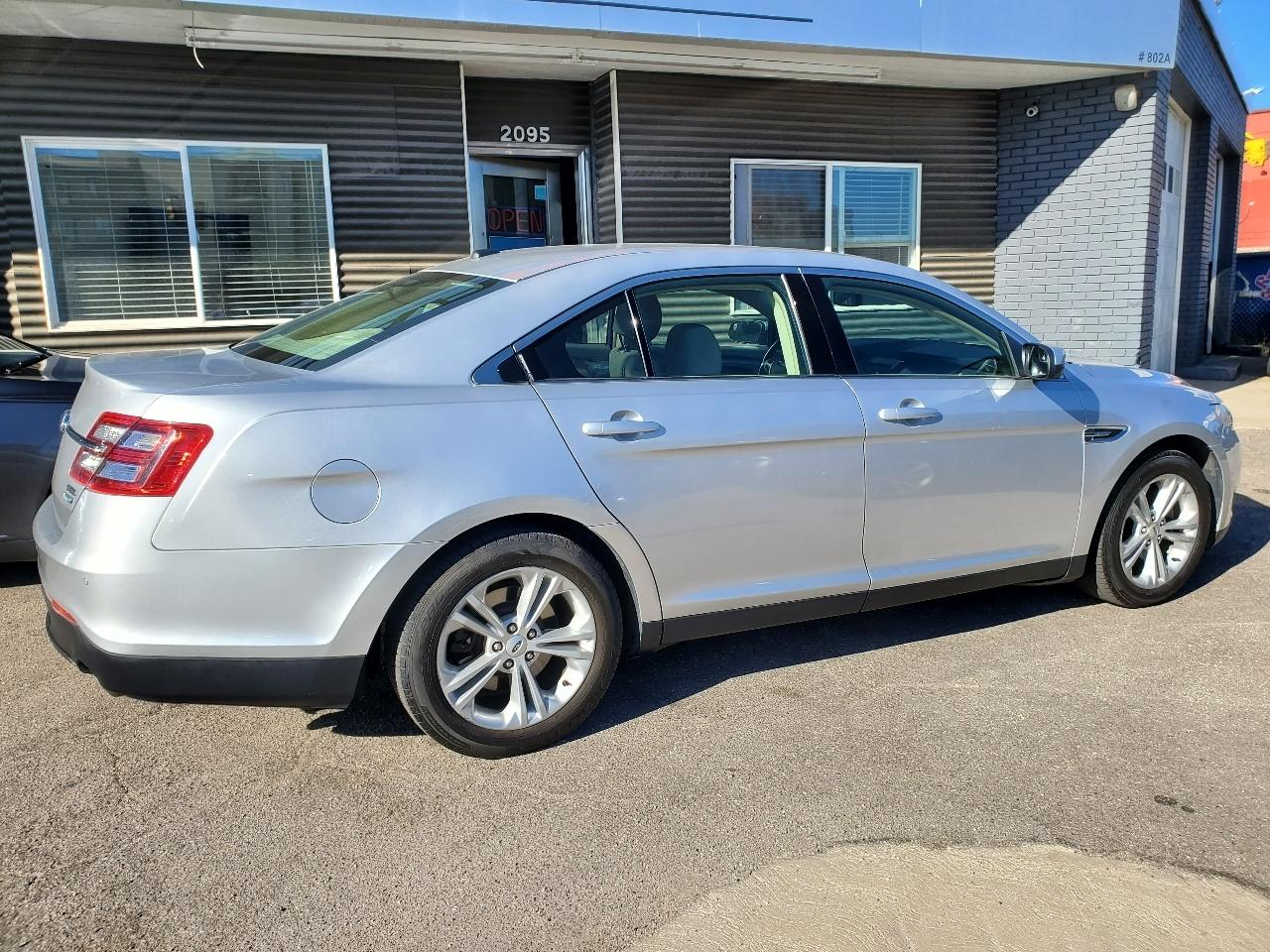 Ford Taurus 4dr Sdn SEL AWD 2013