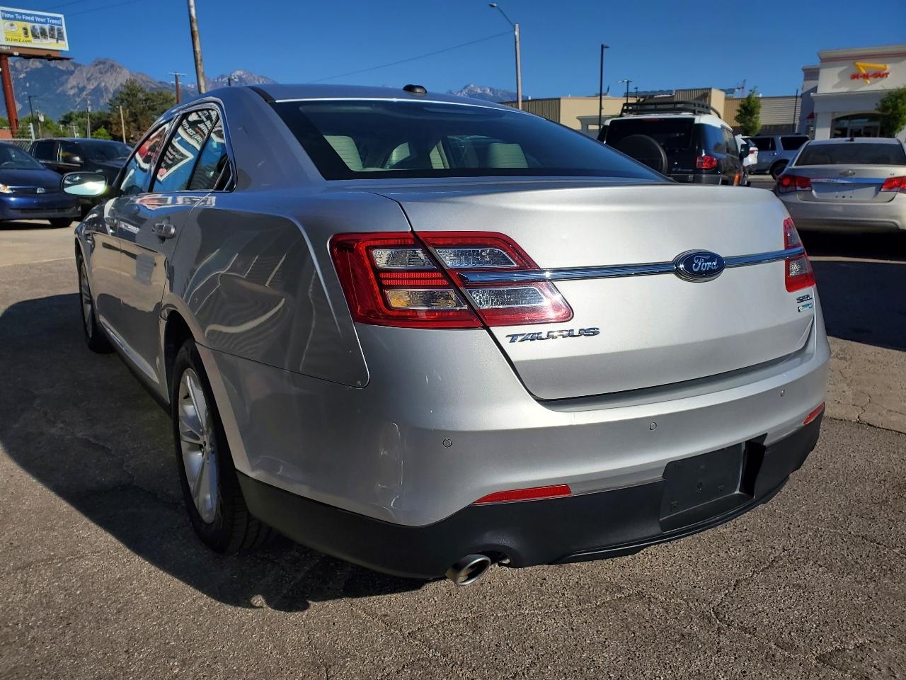 Ford Taurus 4dr Sdn SEL AWD 2013