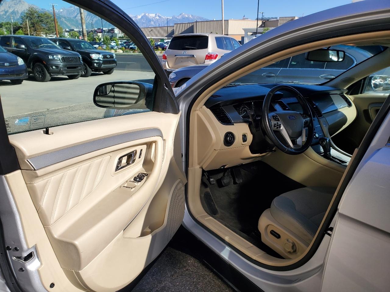 Ford Taurus 4dr Sdn SEL AWD 2013