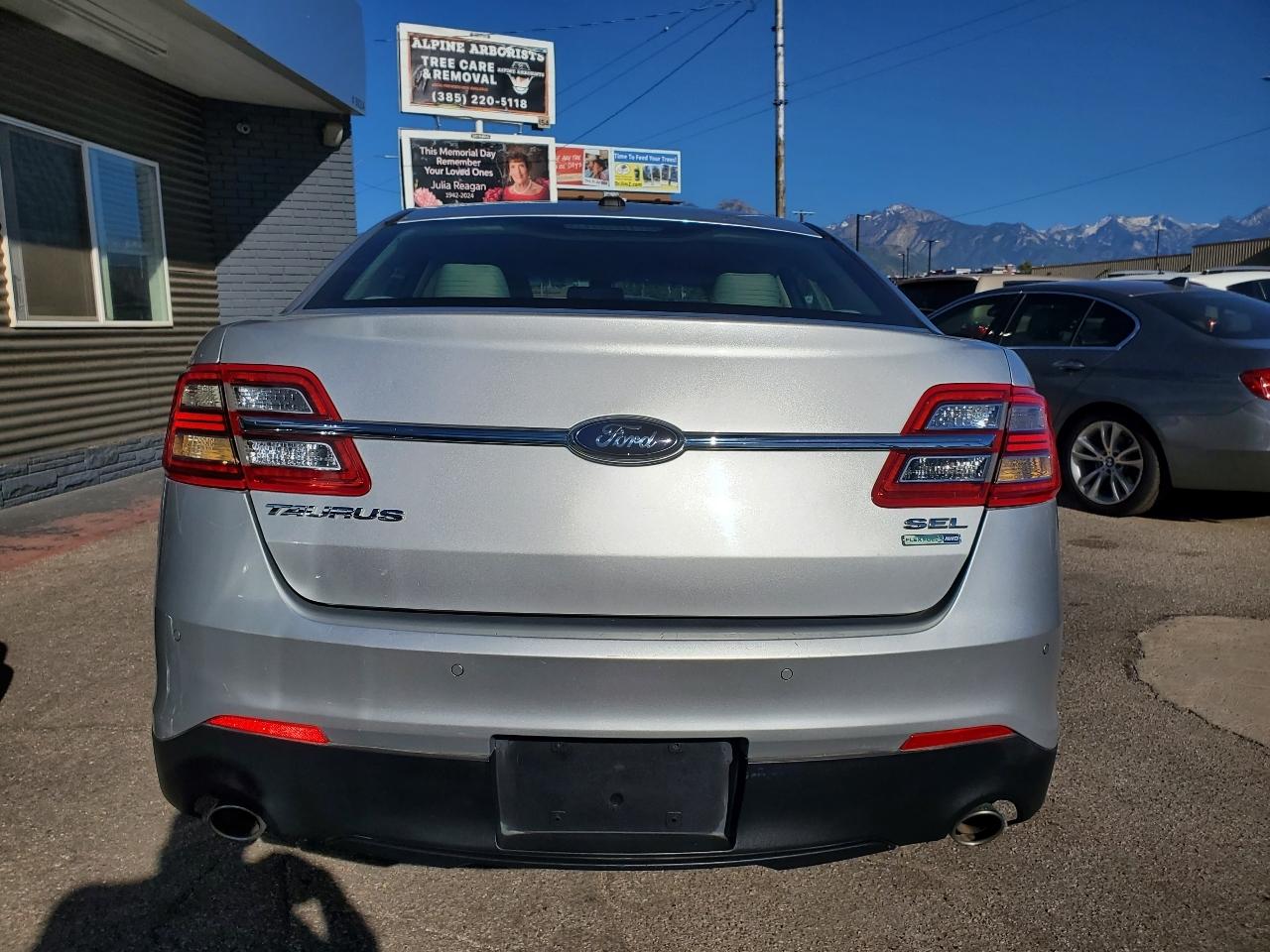 Ford Taurus 4dr Sdn SEL AWD 2013