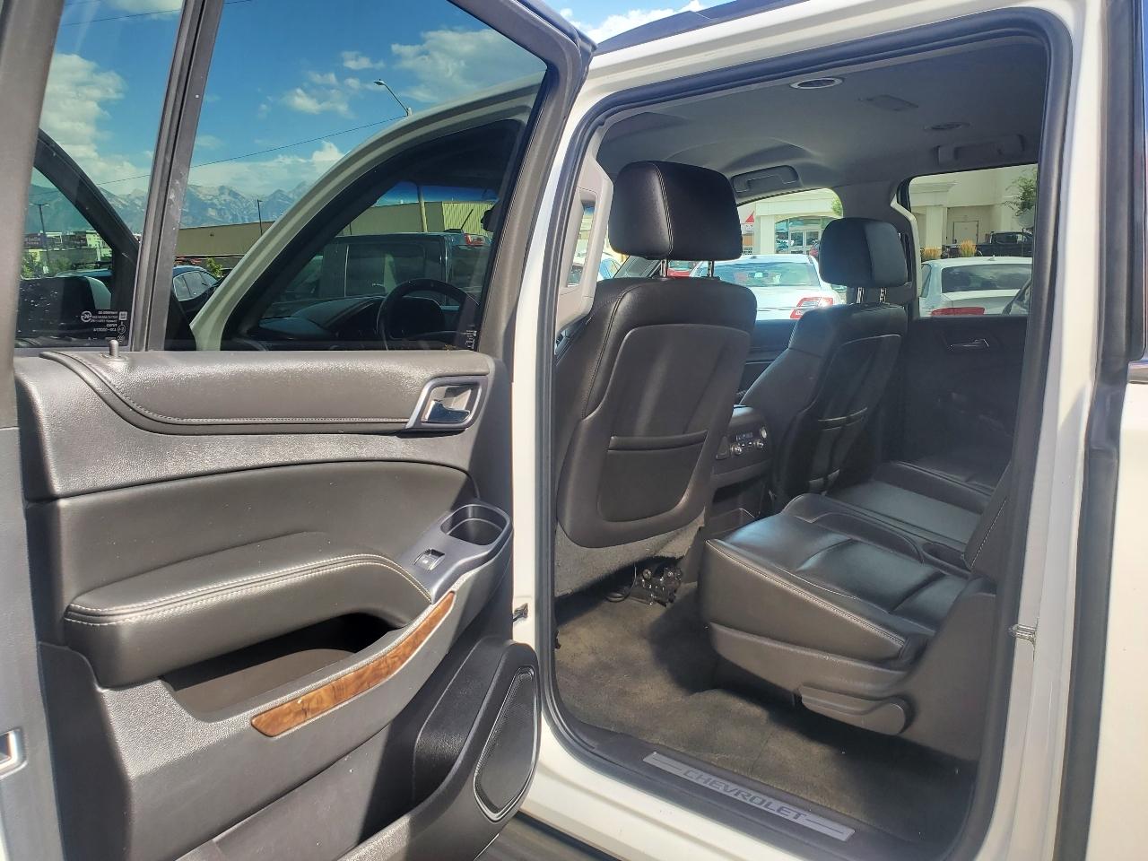 Chevrolet Suburban 4WD 4dr LT 2015