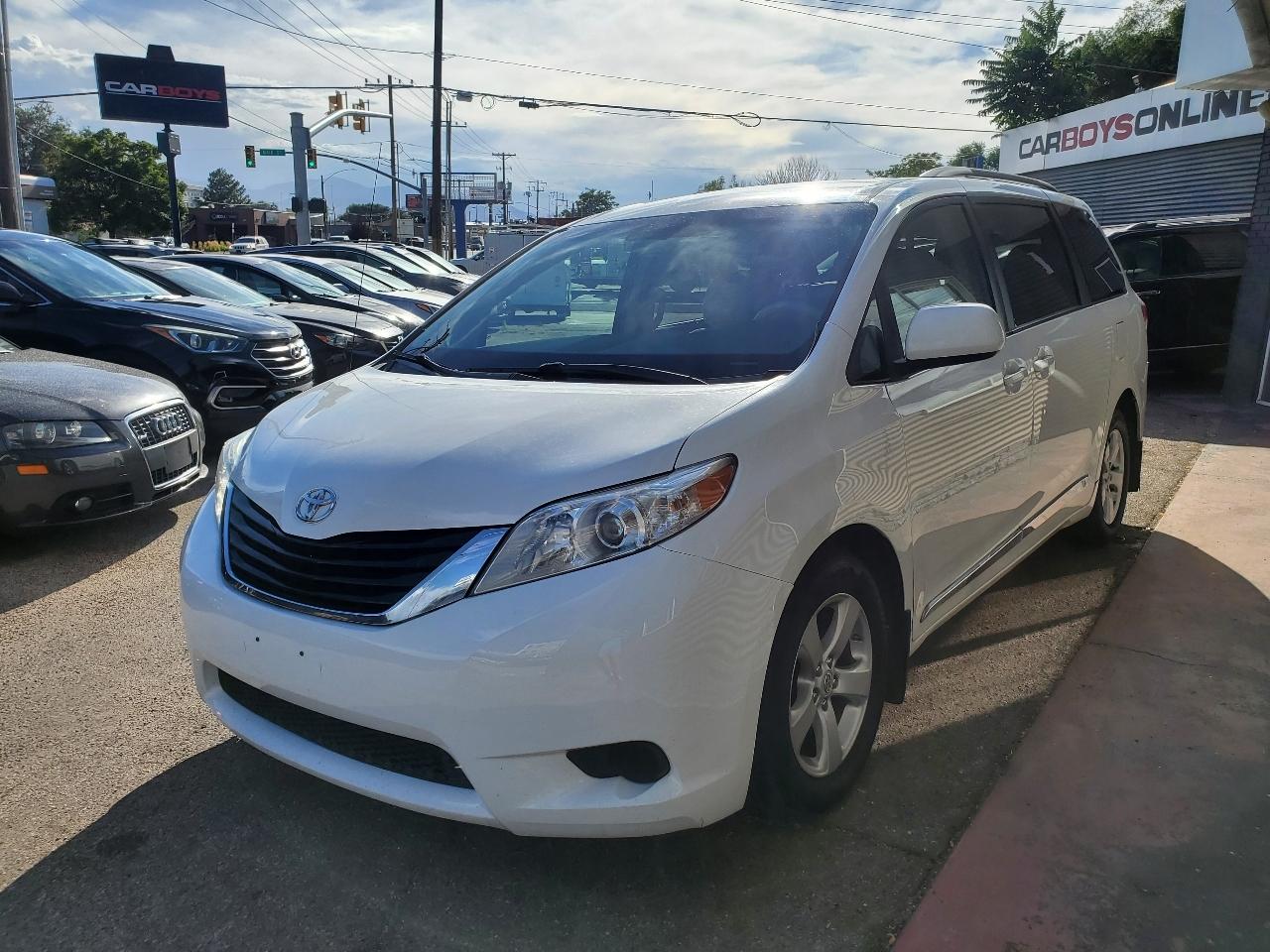 Toyota Sienna 5dr 7-Pass Van V6 LE FWD (Natl) 2012